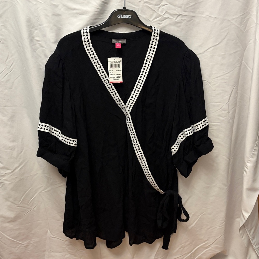 Vince Camuto Black Wrap Top with White Accents, 2X, NWT
